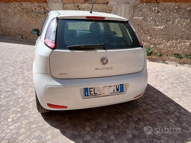 Usata Fiat Grande Punto 75 CV (55 kW) 2012 Bianco Utilitaria