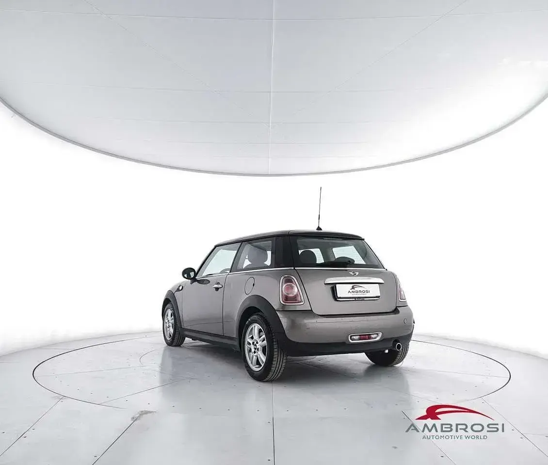 Usata Mini ONE 102 CV (75 kW) 2013 Oro Utilitaria