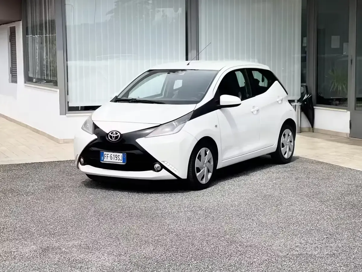 Usata Toyota Aygo 69 CV (50 kW) 2016 Bianco Utilitaria