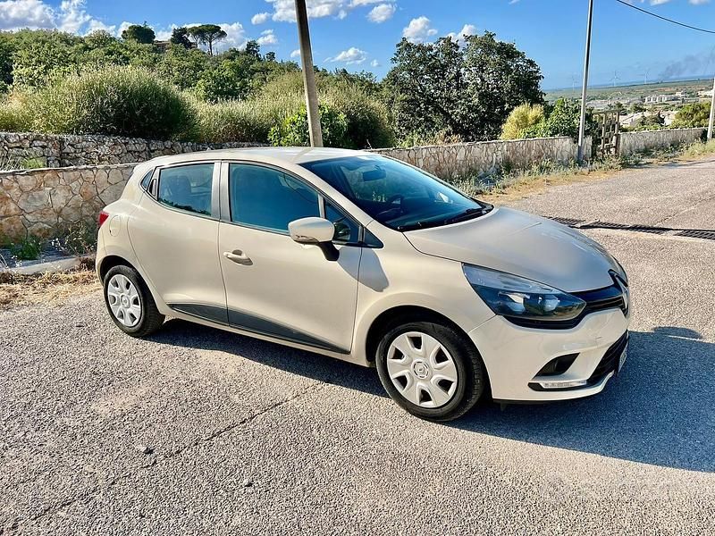 Bianco Usata 2017 Renault Clio IV Due volumi | 4900 € (Super prezzo) - Immagine 1/4