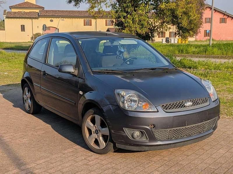 Usata Ford Fiesta Ambiente 68 CV (50 kW) 2007 Utilitaria