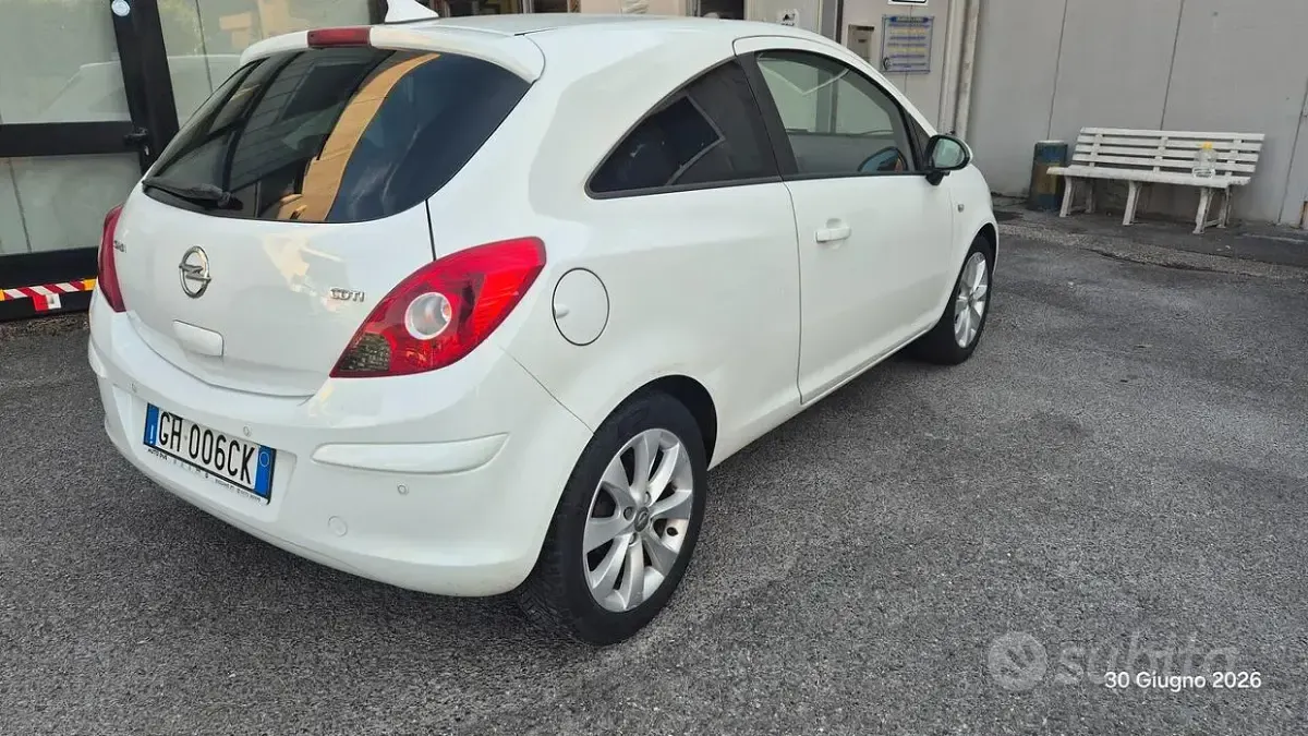 Usata Opel Corsa 75 CV (55 kW) 2012 Bianco Utilitaria