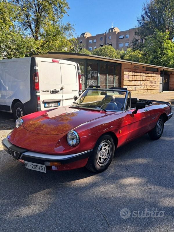 Usata 1992 Alfa Romeo Spider Cabrio | 25.000 € - Immagine 1/4