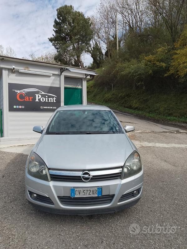 Usata Opel Astra Elegance 101 CV (74 kW) 2005 Grigio Berlina