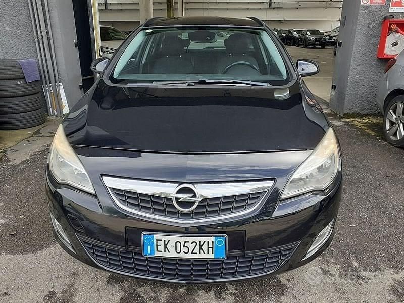 Usata Opel Astra 101 CV (74 kW) 2011 Nero Station wagon