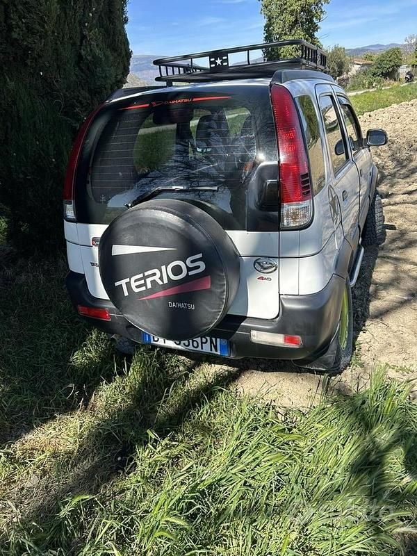 Usata Daihatsu Terios 86 CV (63 kW) 2001 Bianco SUV