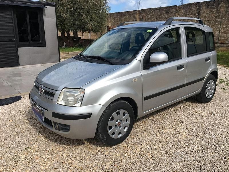 Grigio Usata 2011 Fiat Panda Dynamic Tre volumi | 4999 € (Buon prezzo) - Immagine 1/4