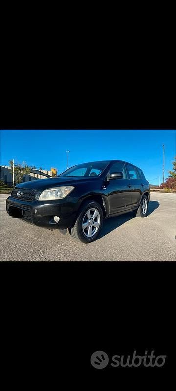 Usata 2006 Toyota RAV4 SUV | 3900 € (Cara) - Immagine 1/4