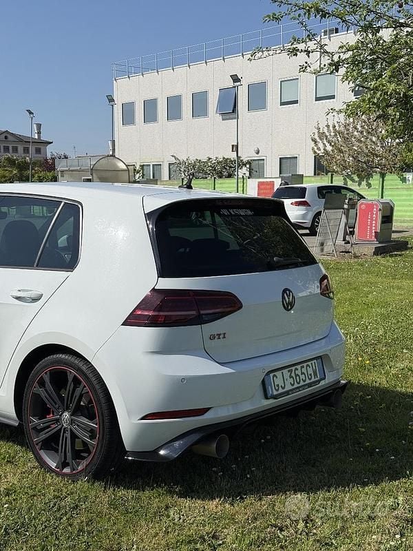 Begagnad VW Golf VIII GTI 245 HK (180 kW) 2022 Vit Sedan