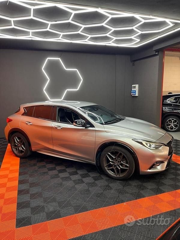 Usata Infiniti Q30 Sport Tech 170 CV (125 kW) 2017 Argento Berlina