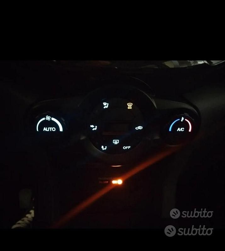 Usado Ford Ecosport Titanium 125 CV (91 kW) 2015 Gris SUV