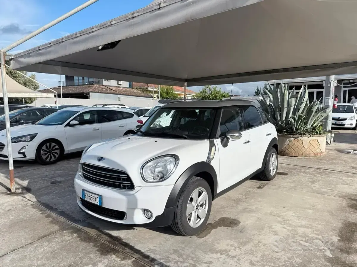 Usata Mini One Countryman 98 CV (72 kW) 2015 Bianco SUV