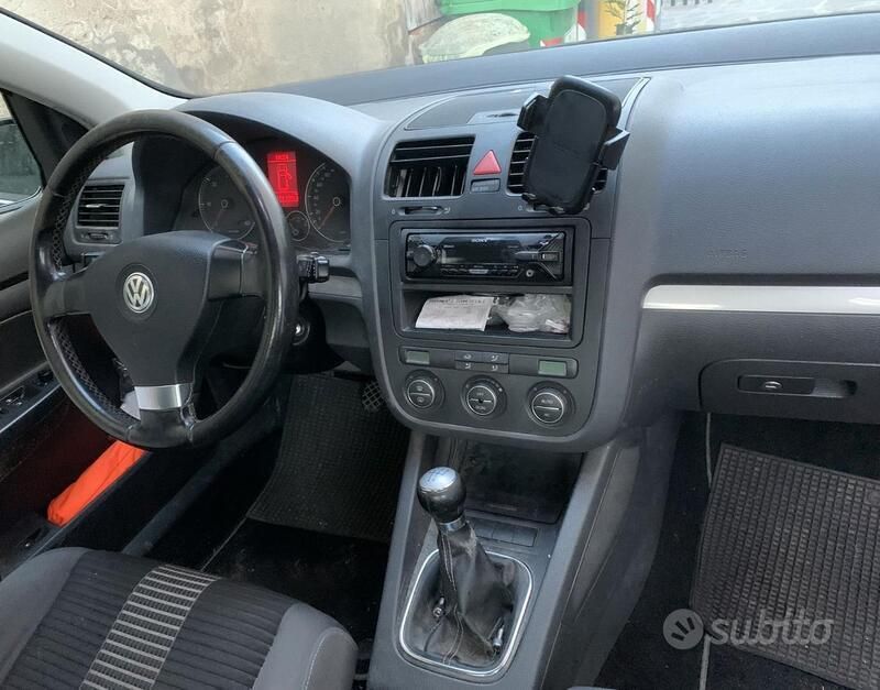 Usata VW Golf V 105 CV (77 kW) 2008 Nero Utilitaria