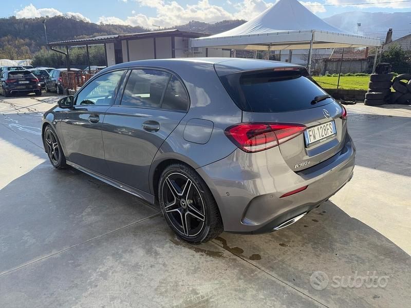 Usata Mercedes A180 Premium 116 CV (85 kW) 2019 Grigio Berlina
