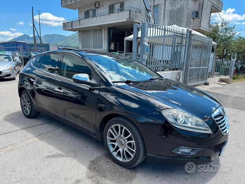 Usata Lancia Delta 120 CV (88 kW) 2010 Nero Utilitaria