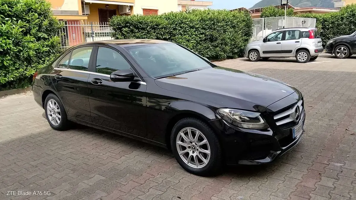 Usata Mercedes C180 Business 116 CV (85 kW) 2017 Nero Berlina
