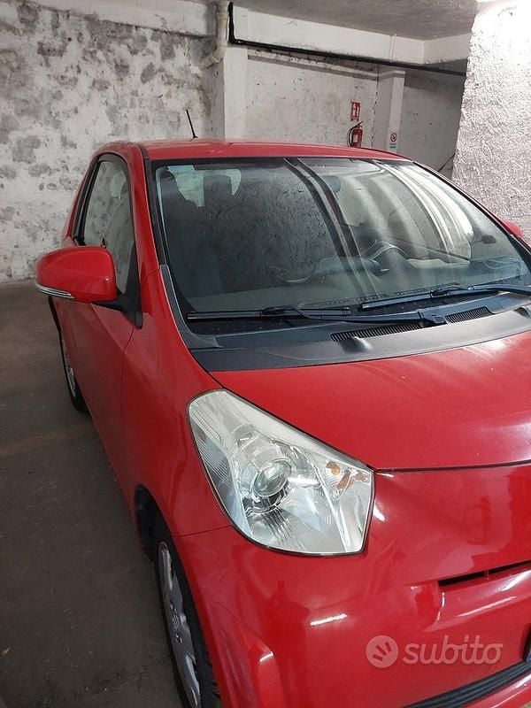 Usata Toyota iQ 98 CV (72 kW) 2010 Rosso Utilitaria