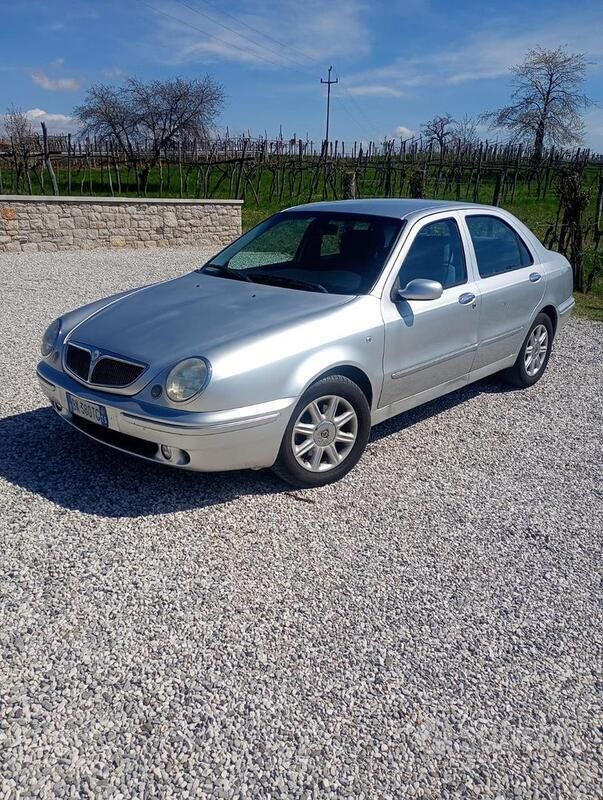Grigio Usata 2000 Lancia Lybra Tre volumi | 1200 € (Buon prezzo) - Immagine 1/4