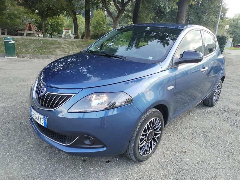 Usata Lancia Ypsilon 80 CV (58 kW) 2024 Blu Utilitaria