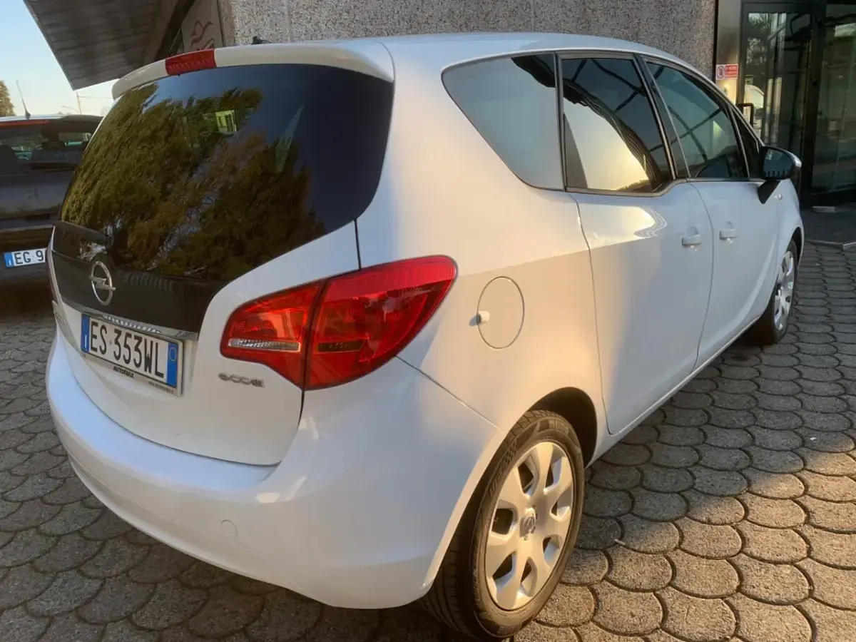 Usata Opel Meriva Cosmo 95 CV (69 kW) 2013 Bianco Monovolume