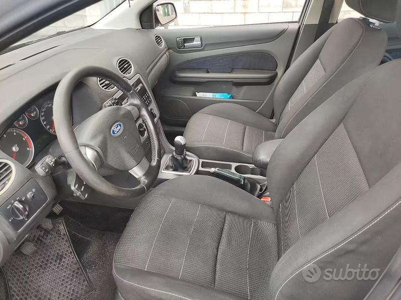 Usata Ford Focus 90 CV (66 kW) 2005 Grigio Station wagon