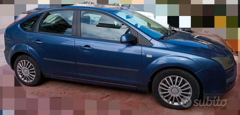 Blu Usata 2005 Ford Focus Tre volumi | 2500 € - Immagine 1/4