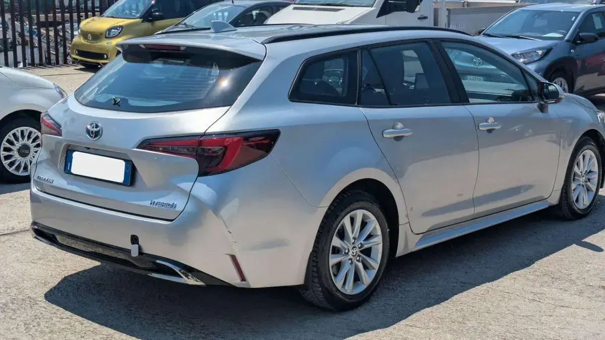 Usata Toyota Corolla Active 98 CV (72 kW) 2023 Grigio Station wagon