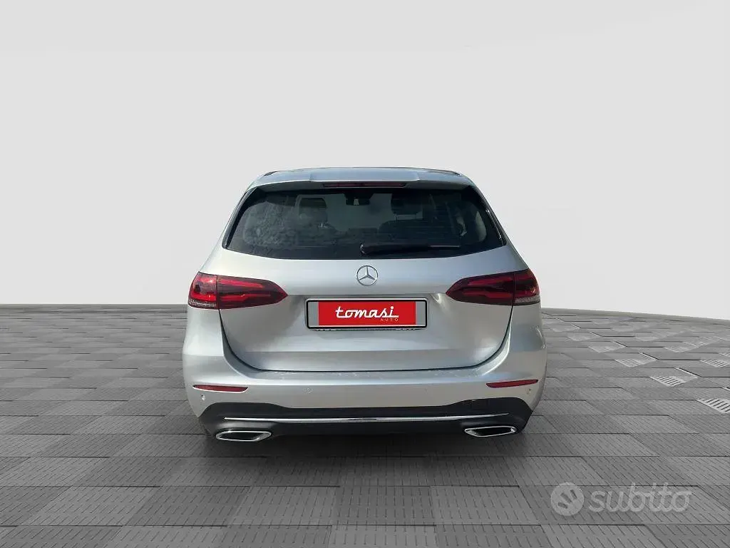 Usata Mercedes B180 116 CV (85 kW) 2019 Grigio Utilitaria