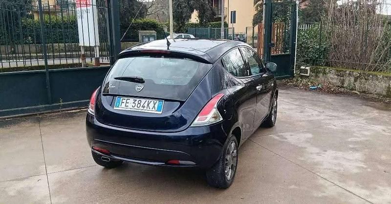Usata Lancia Ypsilon Gold 95 CV (69 kW) 2016 Blu/azzurro Utilitaria