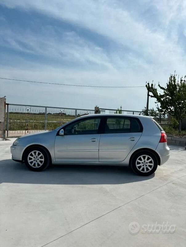 Usata VW Golf IV 105 CV (77 kW) 2005 Grigio Utilitaria