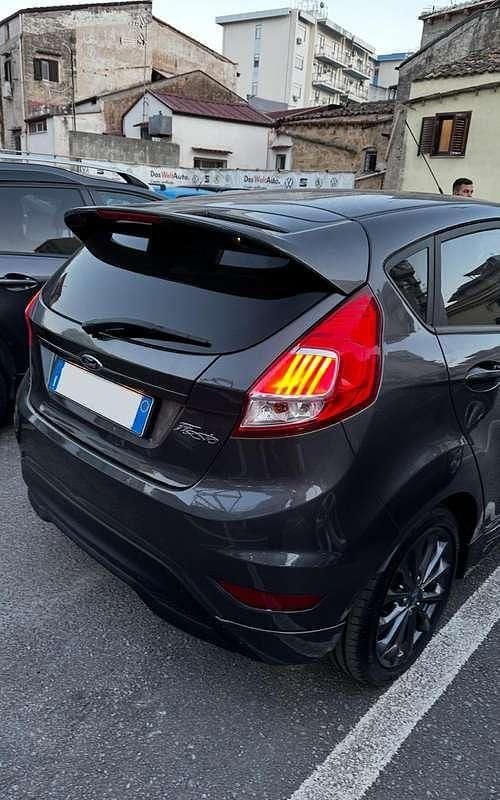Usata Ford Fiesta ST-Line 95 CV (69 kW) 2017 Grigio Berlina