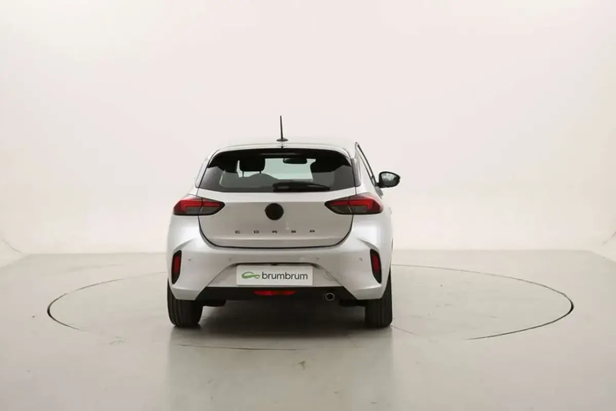 Begagnad Opel Corsa 101 HK (74 kW) 2025 Silver Halvkombi