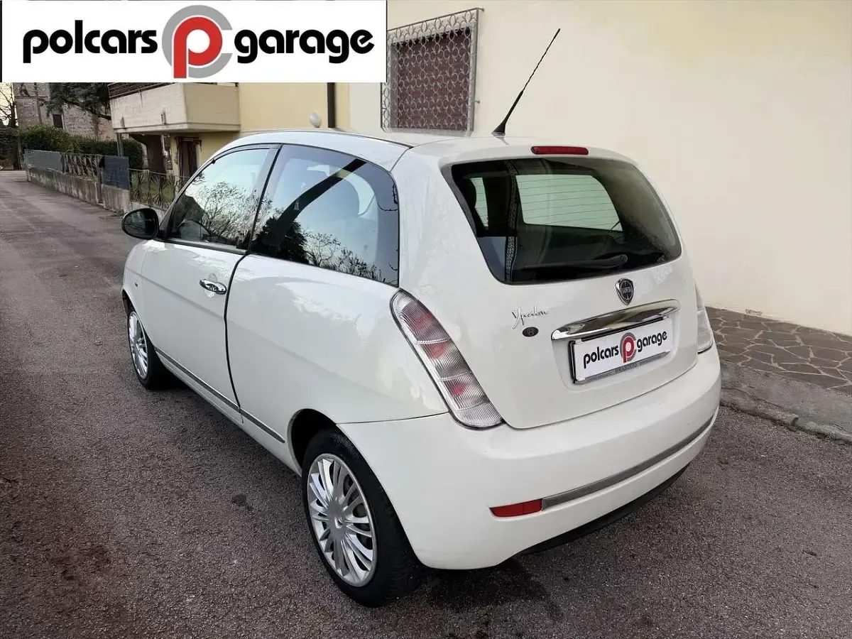 Usata Lancia Ypsilon 69 CV (50 kW) 2010 Bianco Utilitaria