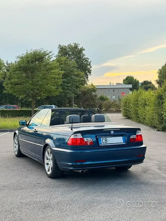 Usata BMW 320 Cabriolet 170 CV (125 kW) 2002 Bluazzurro Cabrio