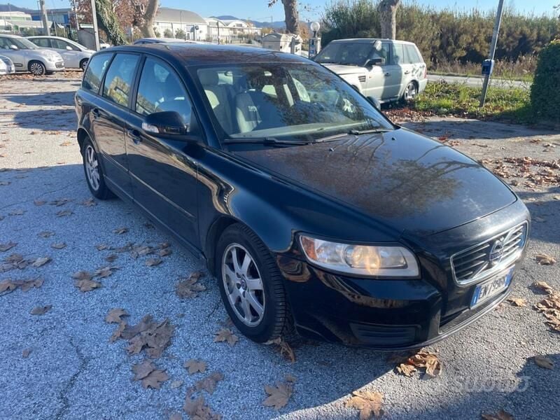 Usata Volvo V50 Kinetic 115 CV (84 kW) 2012 Nero Station wagon