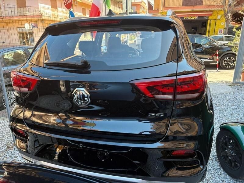 Usata MG ZS Luxury 111 CV (81 kW) 2022 Nero Berlina