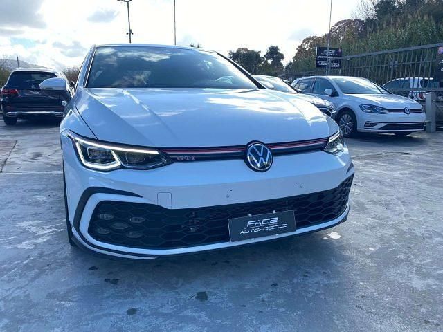 Usata VW Golf VIII GTI 245 CV (180 kW) 2024 Bianco metallizzato Berlina