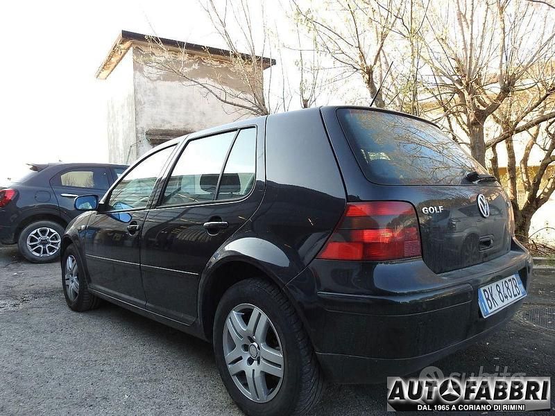 Usata VW Golf IV 115 CV (84 kW) 2000 Nero Utilitaria