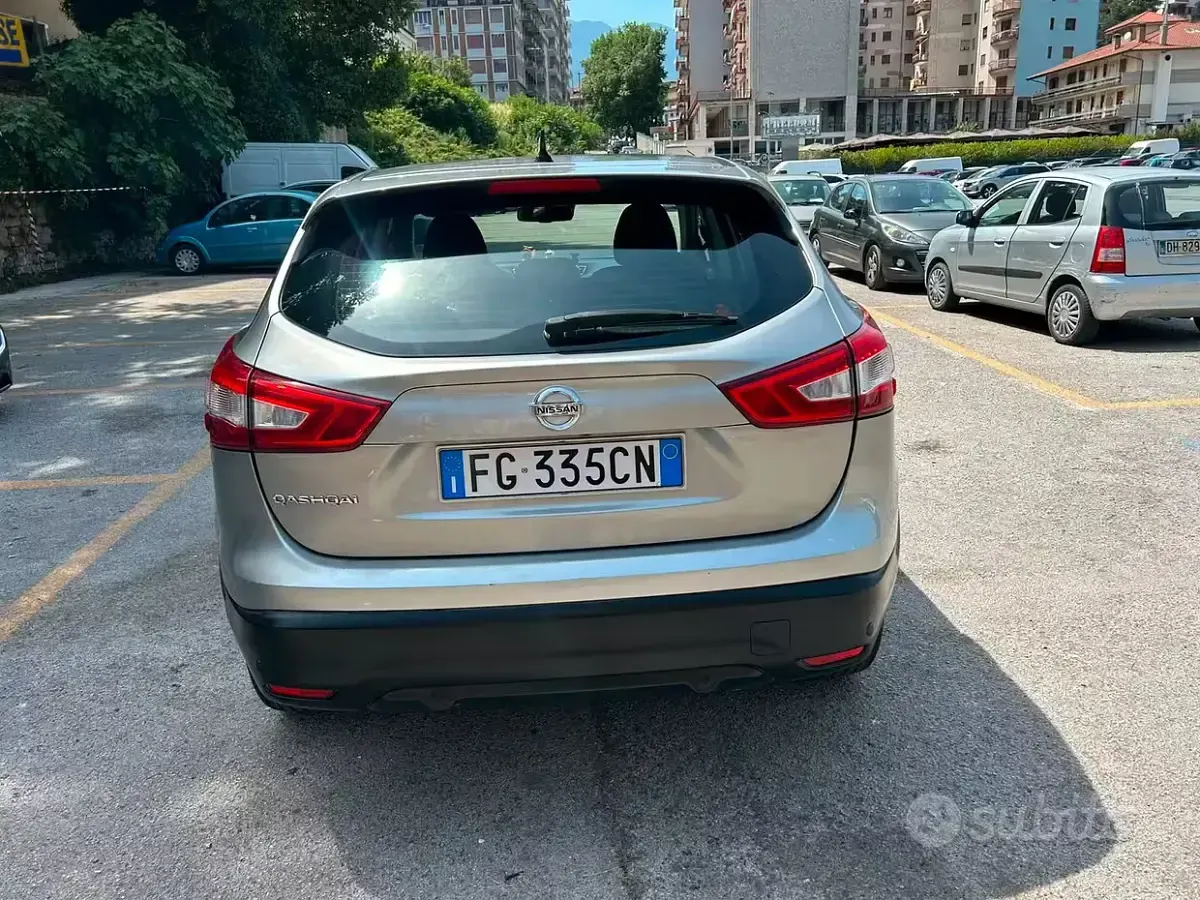 Usata Nissan Qashqai 131 CV (96 kW) 2015 Grigio SUV