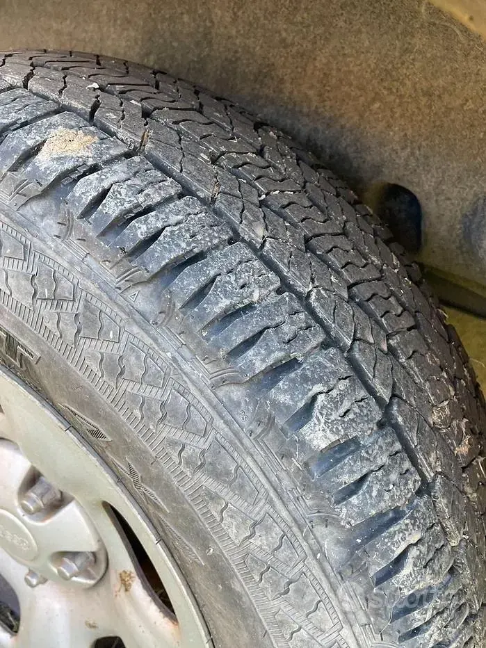 Usata Jeep Cherokee 163 CV (119 kW) 2004 Grigio SUV