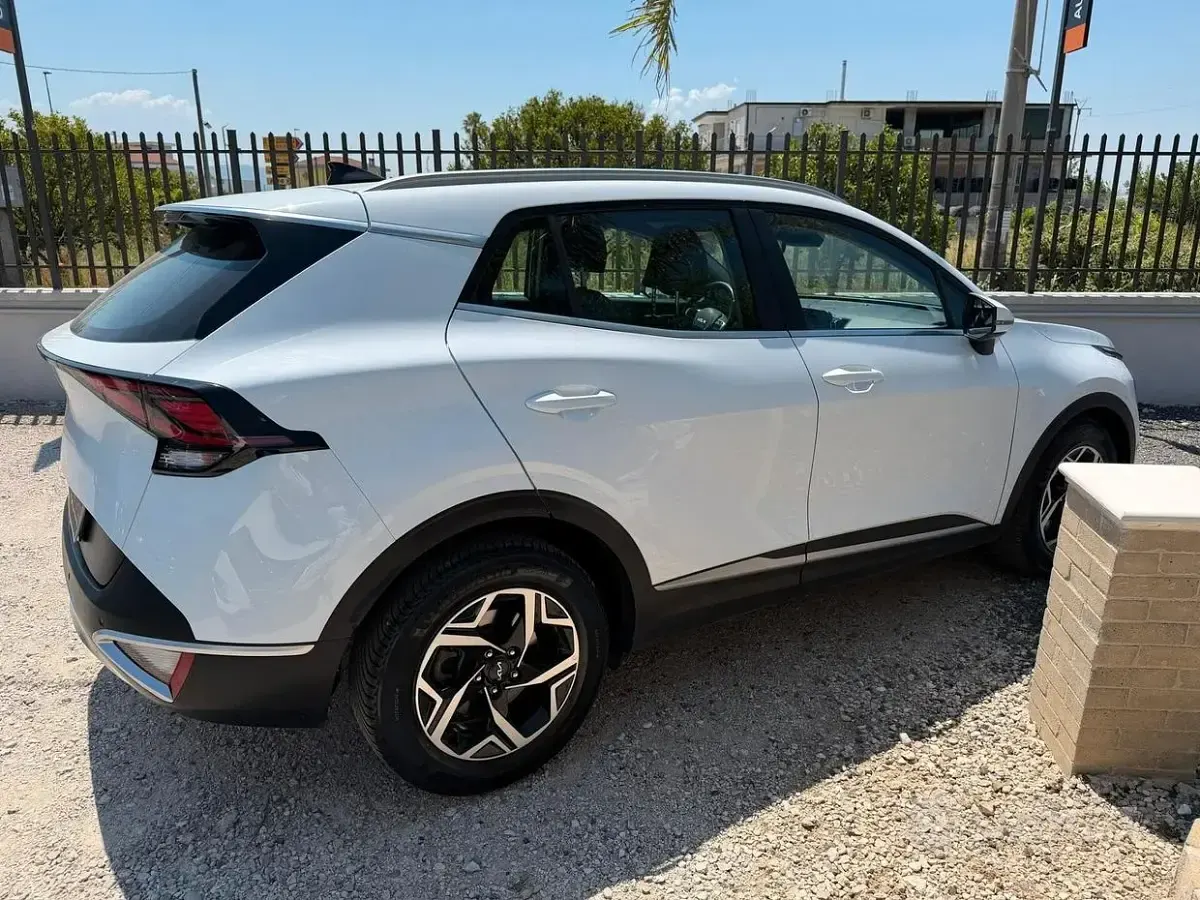 Usata Kia Sportage Style 115 CV (84 kW) 2022 Bianco SUV