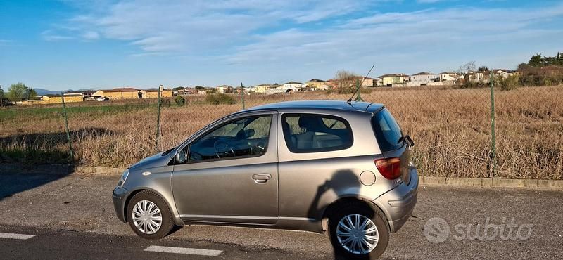 Usata Toyota Yaris 75 CV (55 kW) 2003 Grigio Utilitaria