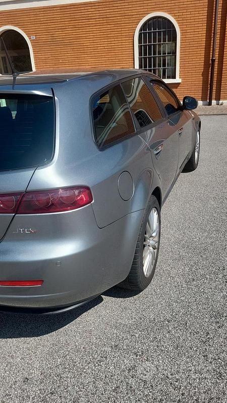 Usata Alfa Romeo 159 150 CV (110 kW) 2010 Marrone Station wagon