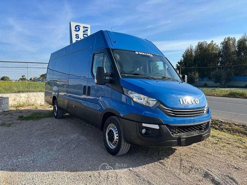 Blu/azzurro Usata 2018 Iveco Daily Furgone | 10.900 € (Buon prezzo) - Immagine 1/4