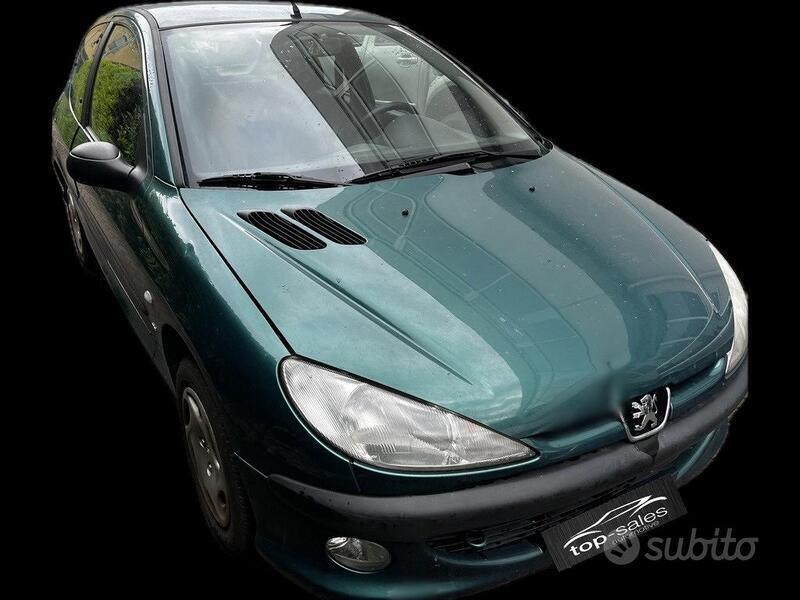 Usato 2001 Peugeot 206 1.6 Benzin 109 CV (2.900 €)