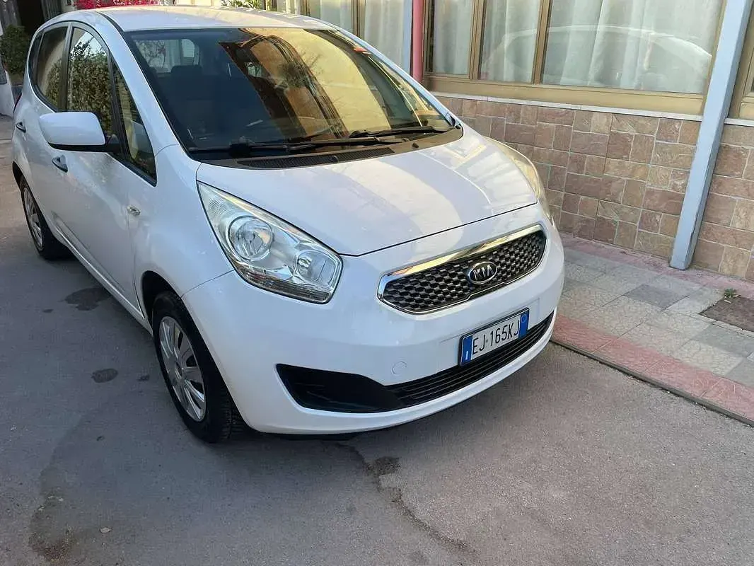 Usata Kia Venga EX 90 CV (66 kW) 2011 Bianco Utilitaria