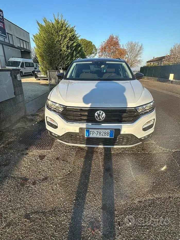 Usata VW T-Roc Style 150 CV (110 kW) 2018 Grigio SUV