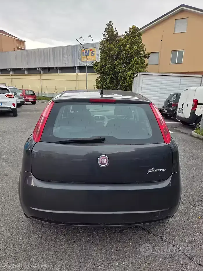 Gebraucht Fiat Grande Punto 77 PS (56 kW) 2010 Grau Kleinwagen