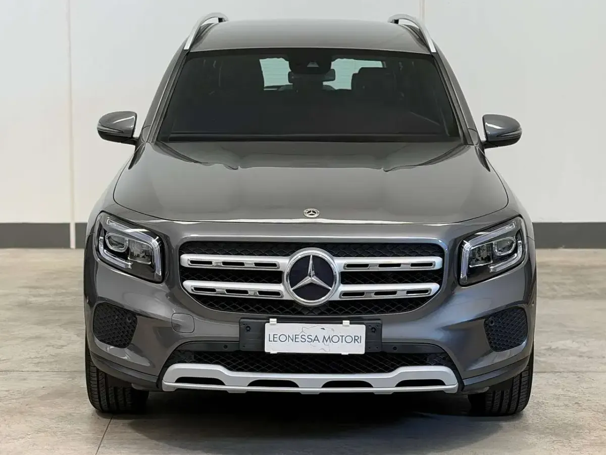Usata Mercedes GLB180 116 CV (85 kW) 2021 Grigio SUV