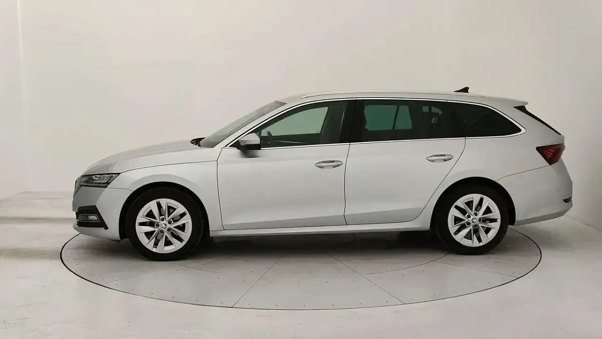 Usata Skoda Octavia Style 150 CV (110 kW) 2021 Grigio Station wagon